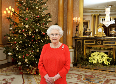 英女王のクリスマスメッセージ、家族の絆訴える 礼拝にはキャサリン妃も