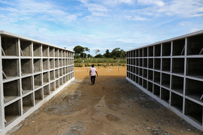 ロッカー式墓地に女性閉じ込め、10時間後に救出 ブラジル