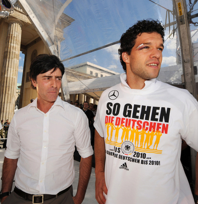 レーブ監督 バラックの主将残留を表明