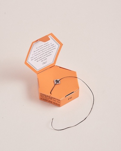 仏「ビュリー」新作デンタルフロス、個性的な3つのフレーバー