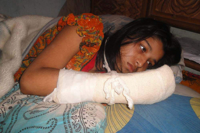 大学での学位目指した妻の指を夫が切断、バングラデシュ