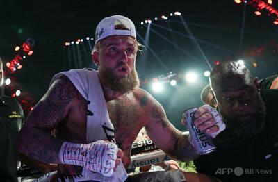 YouTuberポールが元ミドル級王者に圧勝 ボクシング