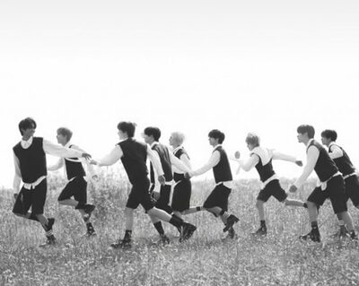 CRAVITY、「FIND THE ORBIT」のグループフォト公開