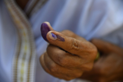 投票する政党を間違えた男性、怒りと失望で自分の指切断 インド総選挙