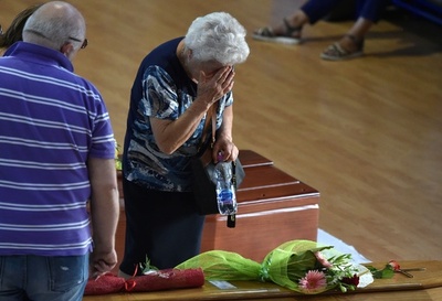 伊中部地震から3日、生存者発見の希望薄れる 全国で服喪の日