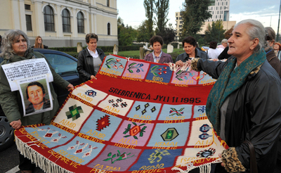 カラジッチ被告欠席で休廷に、旧ユーゴ国際戦犯法廷