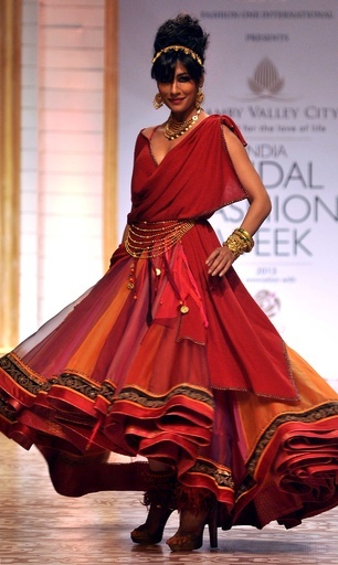 ＜インド・ブライダル・ファッション・ウィーク 2013＞AZVA