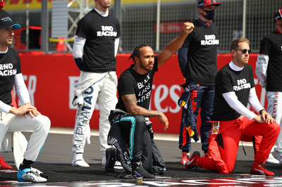 F1、レース前の膝つき廃止へ CEOが明言