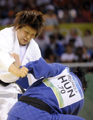 上野 合わせ技一本で準決勝進出