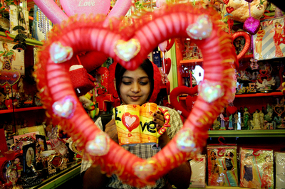 バレンタインデーはインド文化を侵す? - インド