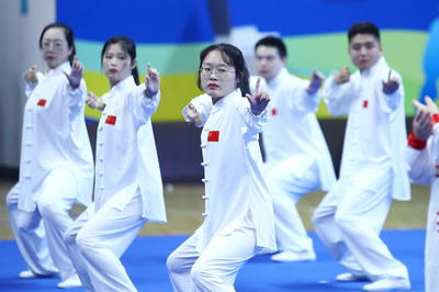 道教寺院の武術体操、都会の若者の疲れを癒す・中国