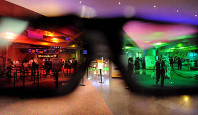 香港で「世界初の3D官能映画」、クリスマス公開目指す