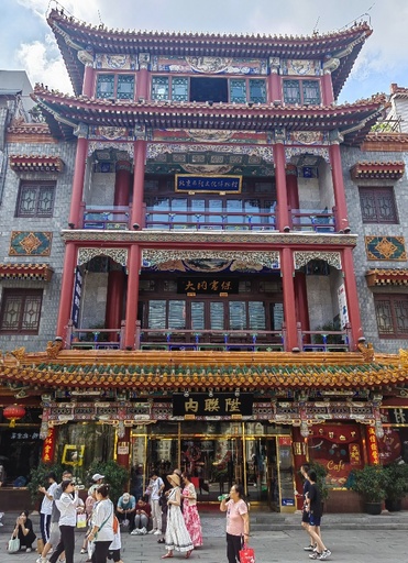 中国北京・伝統の継承と革新的な手法で生き残る前門の「老舗」