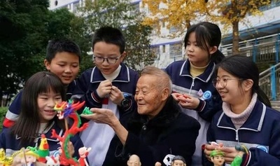 練り人形に「命」を吹き込んで半世紀 中国四川省の74歳職人