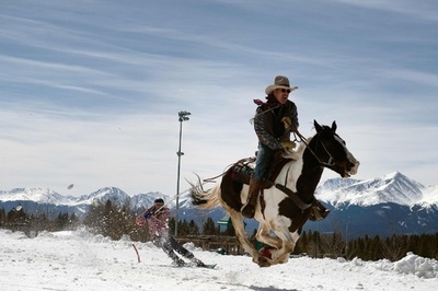 雪上を馬と疾走！ スキージョーリング大会 米