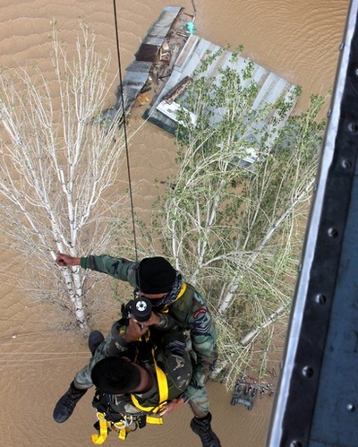 パキスタン、洪水で100万人超被災 インドでは当局への怒り募る