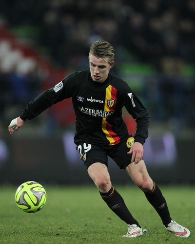 ランスの仏人MF、チームのサポーターから「襲撃」される