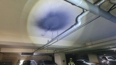 早朝の火災、宅配ドライバーが初期消火で大事に至らず…韓国・済州のマンション駐車場