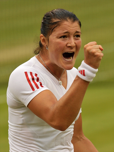 サフィナが8強入り 開閉式屋根は初稼動、ウィンブルドン選手権