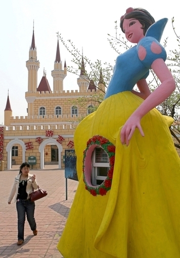 日本人作家のセクシー版グリム童話、中国で本家と誤り翻訳・回収