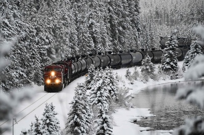 【今日の1枚】モランツ・カーブ冬景色、カナダ随一の撮り鉄スポット
