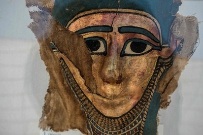 ミイラ製作場の遺跡から発見の考古遺物、エジプトで展示