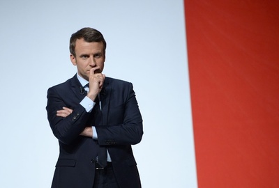 仏大統領選、マクロン氏支持の女性議員が応援演説中に倒れ死亡