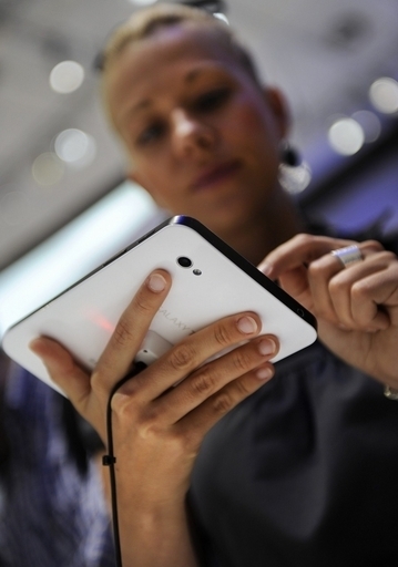 ドコモが新型タブレット端末発売へ、iPadに対抗