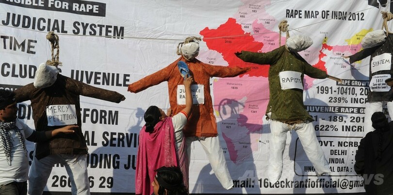 印女性集団暴行死事件から１年、各地で追悼