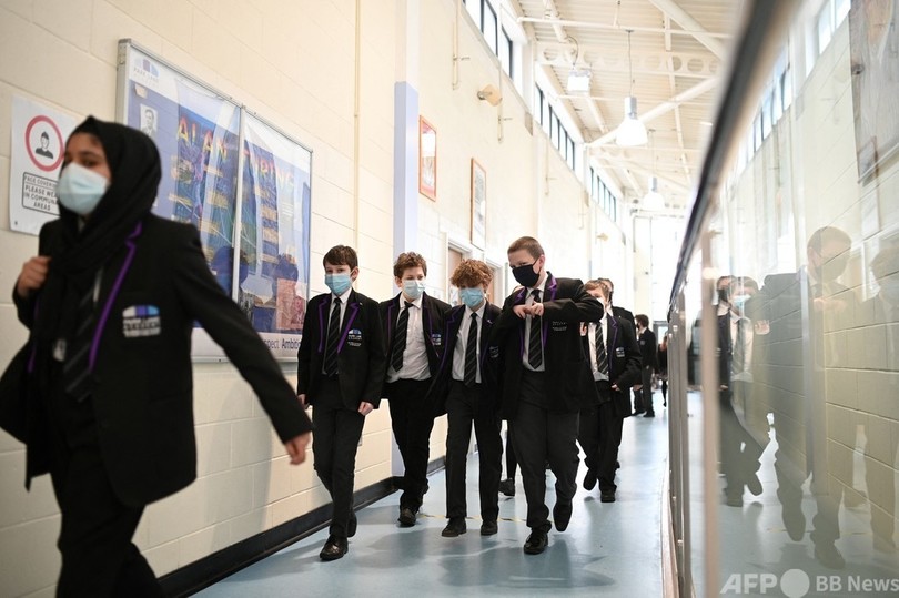 英国の学校でオンラインセクハラ横行、対策求める報告書