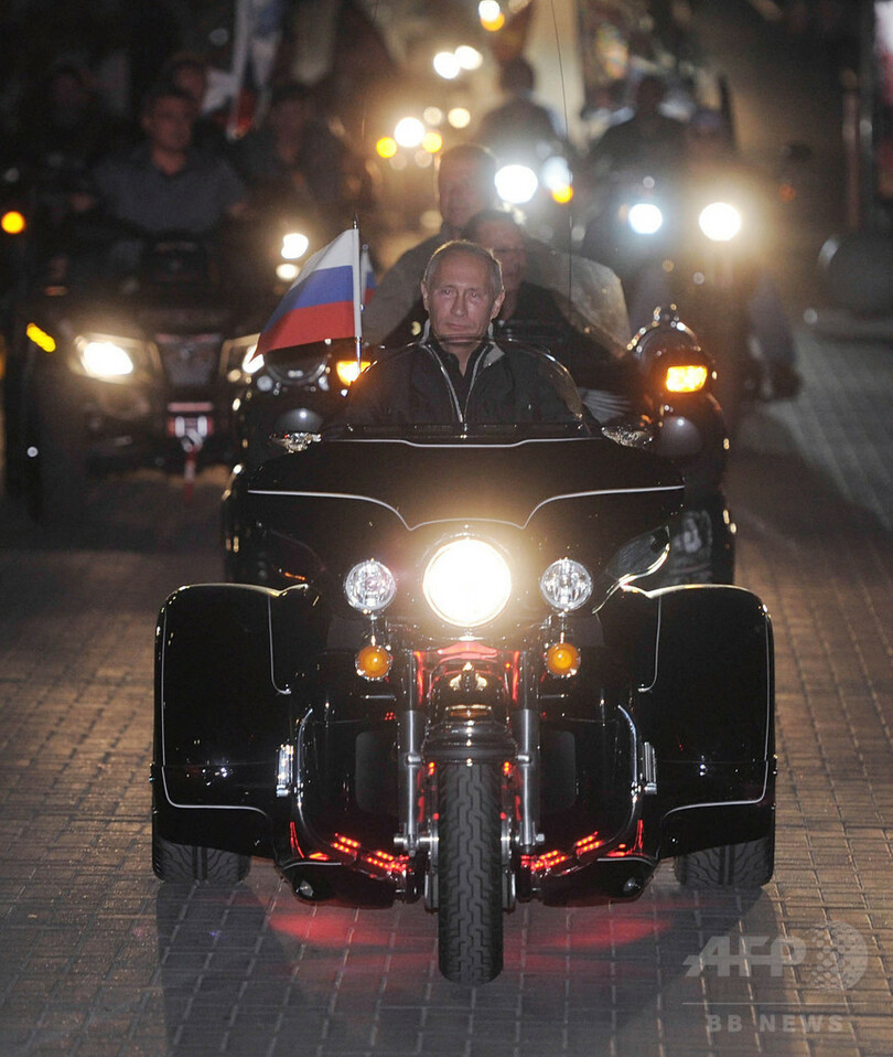 愛国心がモットー、露バイク集団「夜の狼たち」─アーバントライブ（1）