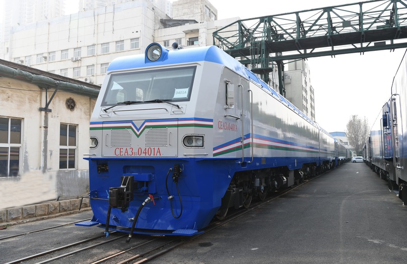 中国がウズベキスタンに電気機関車３０台を輸出 写真3枚 国際ニュース Afpbb News