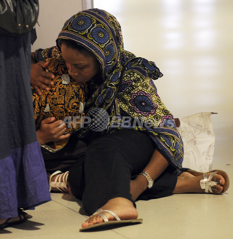 イエメン航空機墜落事故 遺体に囲まれ泳ぐ14歳少女を救出