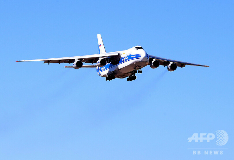 新型コロナ、医療支援物資積んだロシア機が米NY到着