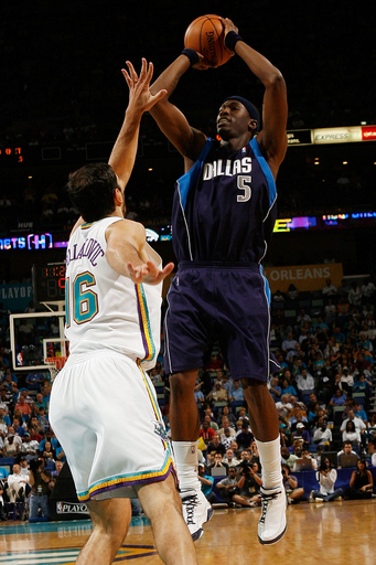 ホーネッツ クリス・ポールの活躍でマーベリックスに連勝 写真14枚