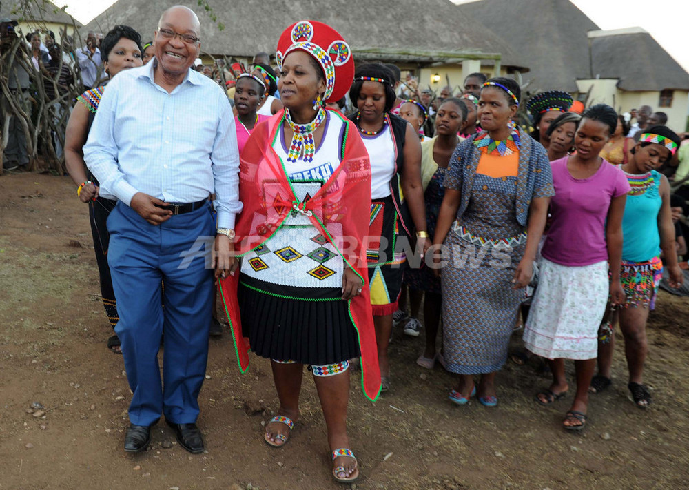 ズマ大統領が6度目の結婚、現在の妻4人に 南アフリカ 写真6枚 国際