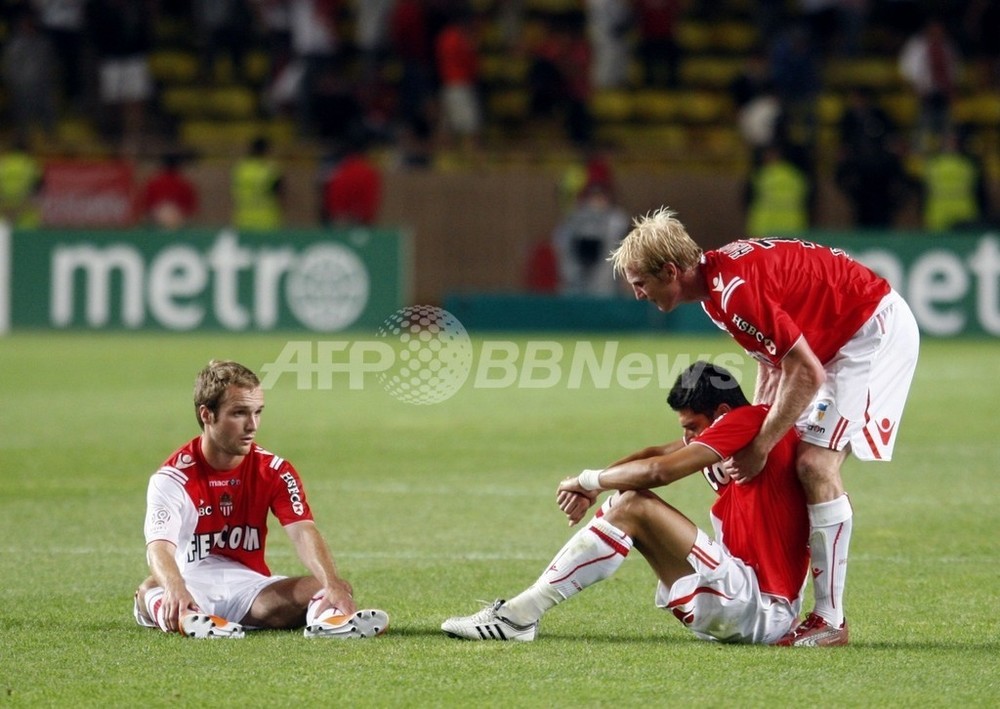 ASモナコ FC チーム直筆サイン入り写真 ルドヴィック・ジュリー  SA鑑定済 ASモナコ FC チーム直筆サイン入り写真 ルドヴィック・ジュリー SA鑑定