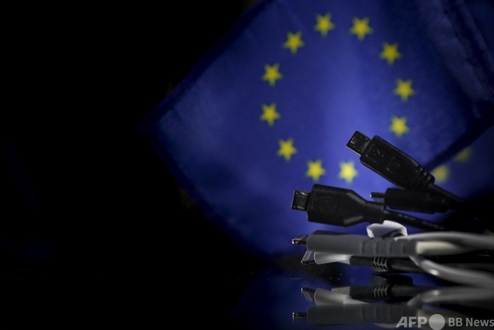 EU、スマホ充電器の端子統一を義務付けへ 米アップルに打撃