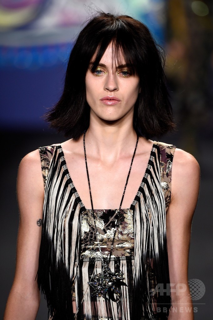 60年代ムード満載、「アナ・スイ」15年春夏