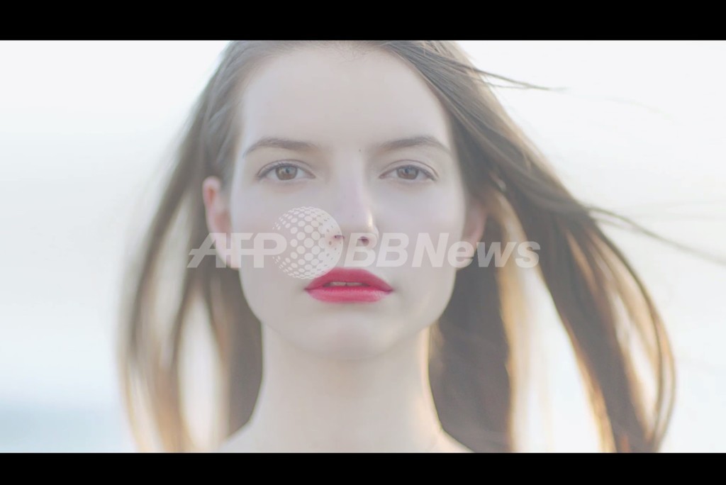 赤い口紅の力で人生は変わる、「クレ・ド・ポー ボーテ ルージュアレーブル」の動画に注目