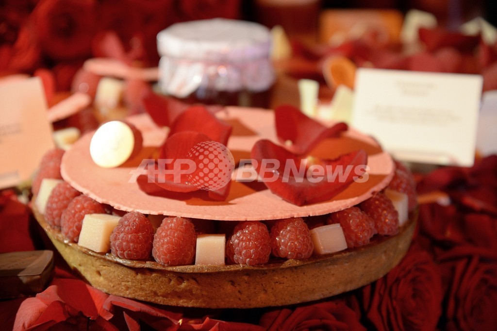 パティシエ界のピカソ、ピエール・エルメ氏の芸術的スイーツ