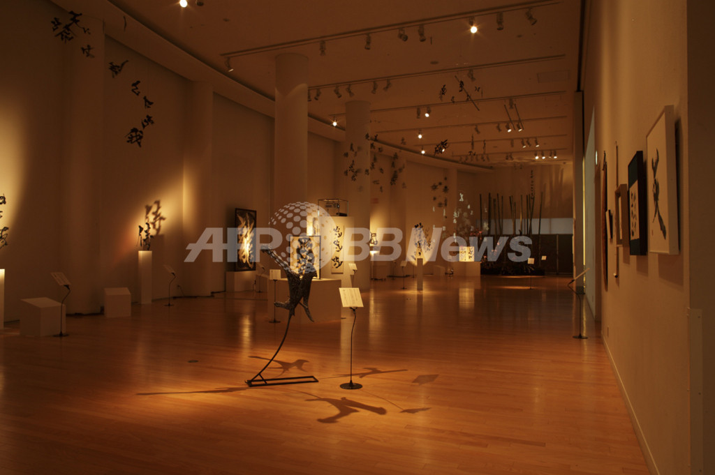 書の新たな可能性を探求、書家・紫舟のエキシビションが都内2か所で開催