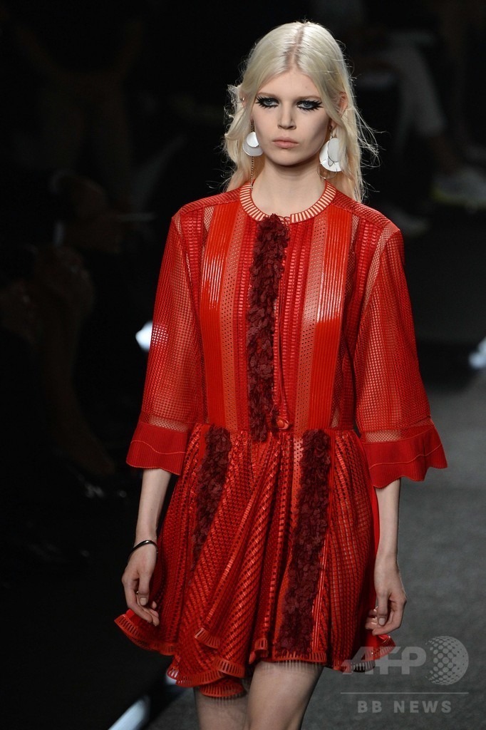 「ルイ・ヴィトン ファウンデーション」で初のショー、「ルイ・ヴィトン」15年春夏