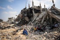 イスラエルによる攻撃で破壊されたパレスチナ自治区ガザ地区南部ハンユニス（2024年4月16日撮影）。(c)AFP