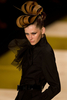 ブラジル・サンパウロで開催されたサンパウロ ファッションウィーク（Sao Paulo Fashion Week）で発表された「アンドレ・リマ（Andre Lima）」09/10秋冬コレクション（2009年1月22日撮影）。（c）AFP/Nelson Almeida