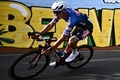 自転車ロードレースのワンデークラシック、ミラノ～サンレモ。レースに臨むアルペシン・ドゥクーニンクのマチュー・ファン・デル・プール（2023年3月18日撮影）。(c)Marco BERTORELLO / AFP