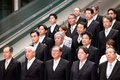 東京都内の首相官邸で、写真撮影に臨む石破茂新内閣の閣僚（2024年10月1日撮影）。(c)Rodrigo Reyes Marin / POOL / AFP