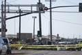 米カリフォルニア州オックスナードで発生した列車とトラックの衝突事故の現場（2015年2月24日撮影）。(c)AFP/ADRIAN SANCHEZ-GONZALEZ
