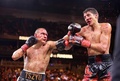 ボクシング、WBC・WBO世界スーパーウエルター級タイトルマッチ。対戦するティム・チュー（左）とセバスチャン・フンドラ（2024年3月30日撮影）。(c)Steve Marcus/Getty Images/AFP