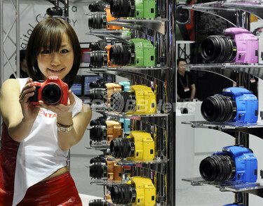 100種類のカラーで登場、デジタル一眼レフ「ペンタックスK-x」 写真3枚